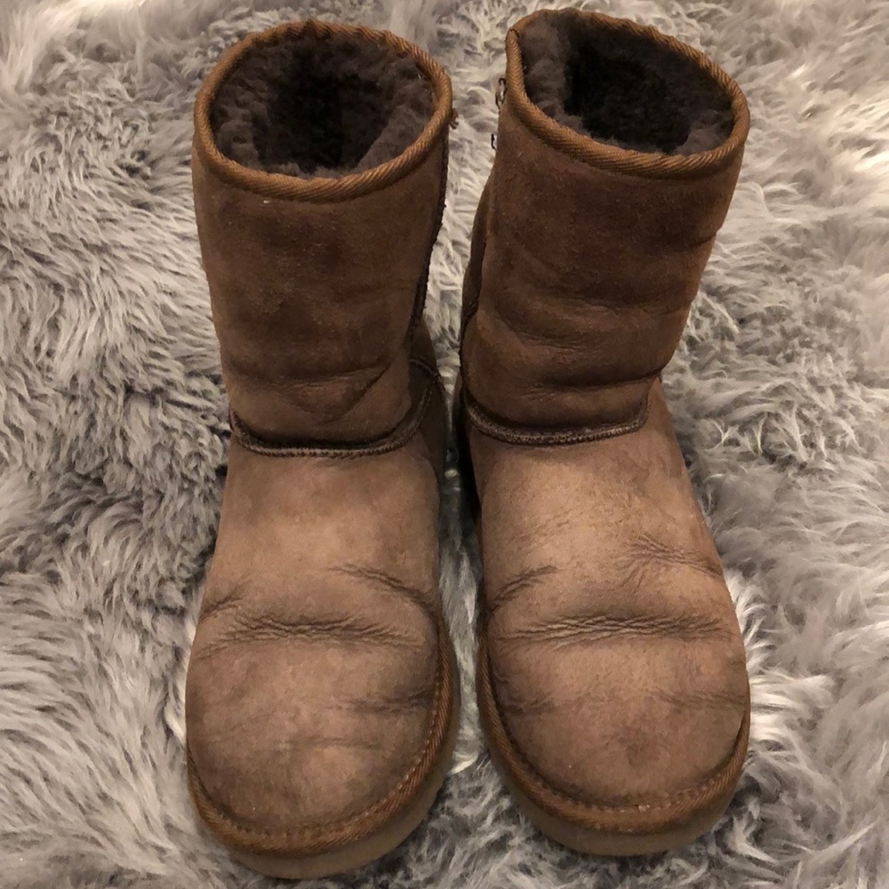 UGG Classic Boot - Picture 5 of 8